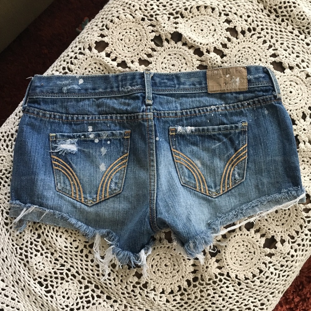 Low Rise Hollister Jean Shorts - Picture 4 of 5